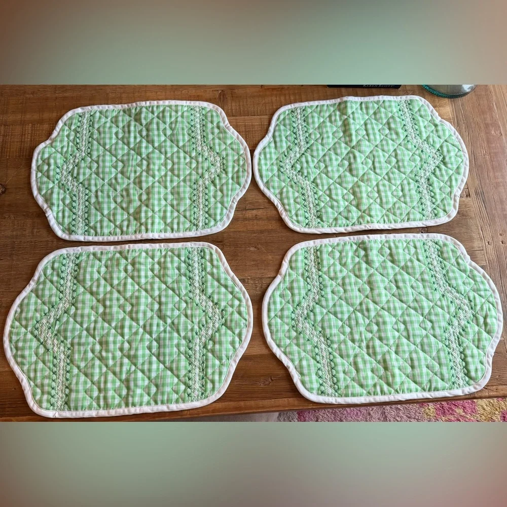 4 Vintage Embroidered Gingham Placemats 1970s Quilted Scalloped. Green/White EUC